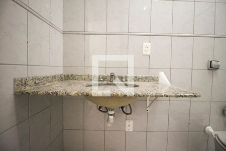 Casa para alugar com 75m², 2 quartos e 2 vagasBanheiro