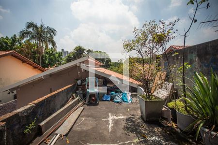 Casa à venda com 120m², 2 quartos e 3 vagas Casa à venda com 120m², 2 quartos e 3 vagasTerraço