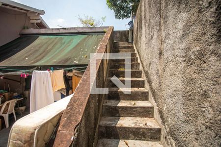 Casa à venda com 120m², 2 quartos e 3 vagas Casa à venda com 120m², 2 quartos e 3 vagasEscadas - Terraço