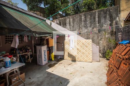 Casa à venda com 120m², 2 quartos e 3 vagas Casa à venda com 120m², 2 quartos e 3 vagasQuintal