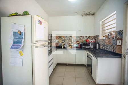 Casa à venda com 120m², 2 quartos e 3 vagas Casa à venda com 120m², 2 quartos e 3 vagasCozinha