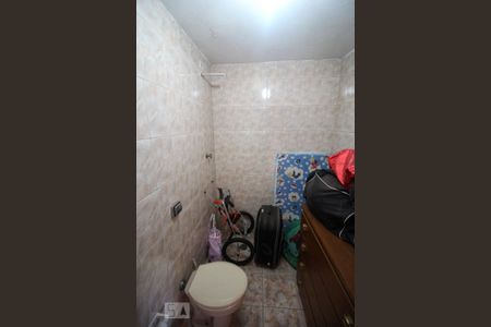 Casa à venda com 200m², 4 quartos e sem vaga Casa à venda com 200m², 4 quartos e sem vagaBanheiro