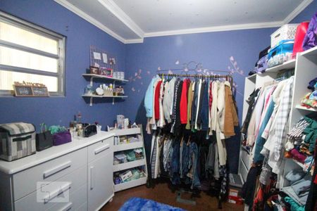 Casa à venda com 200m², 4 quartos e sem vaga Casa à venda com 200m², 4 quartos e sem vagaCloset do quarto