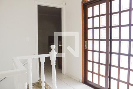 Casa à venda com 378m², 5 quartos e 2 vagasEscada