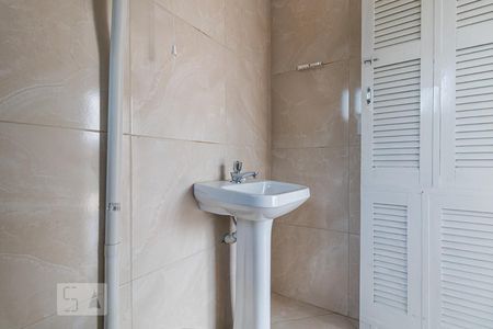 Banheiro da Suíte de kitnet/studio para alugar com 1 quarto, 30m² em Vila Jardim, Porto Alegre