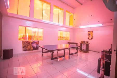 Casa à venda com 173m², 2 quartos e 2 vagas Casa à venda com 173m², 2 quartos e 2 vagasSalão