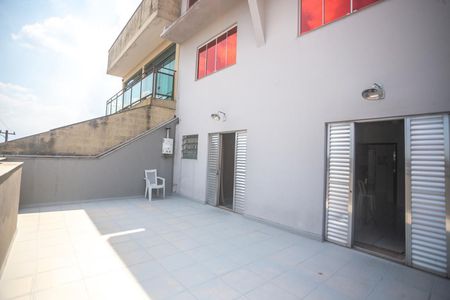 Casa à venda com 173m², 2 quartos e 2 vagas Casa à venda com 173m², 2 quartos e 2 vagasVaranda