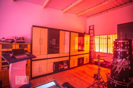 Casa à venda com 173m², 2 quartos e 2 vagas Casa à venda com 173m², 2 quartos e 2 vagasSalão