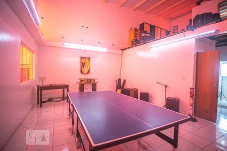 Casa à venda com 173m², 2 quartos e 2 vagas Casa à venda com 173m², 2 quartos e 2 vagasSalão