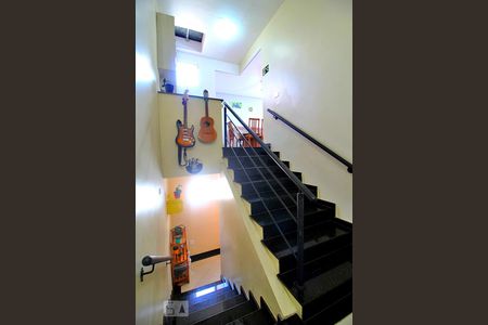 Apartamento à venda com 100m², 2 quartos e 2 vagasEscada