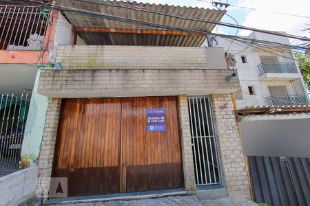 Casa para alugar com 80m², 2 quartos e 1 vaga