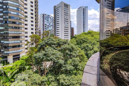 Apartamento à venda com 380m², 4 quartos e 4 vagas Apartamento à venda com 380m², 4 quartos e 4 vagasVista da Suíte Master