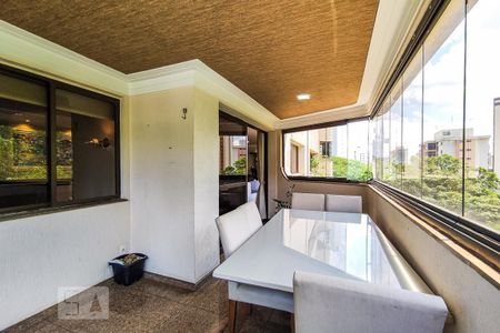 Apartamento à venda com 380m², 4 quartos e 4 vagas Apartamento à venda com 380m², 4 quartos e 4 vagasVaranda