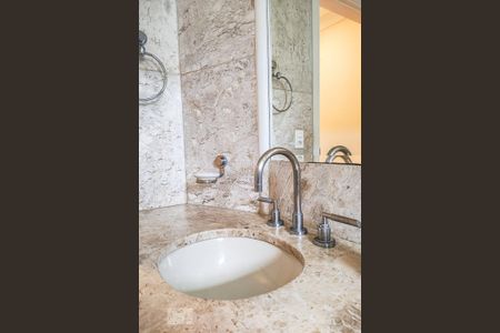 Apartamento à venda com 380m², 4 quartos e 4 vagas Apartamento à venda com 380m², 4 quartos e 4 vagasBanheiro dos Quartos