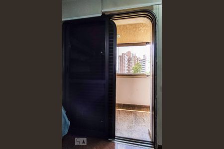 Apartamento à venda com 380m², 4 quartos e 4 vagas Apartamento à venda com 380m², 4 quartos e 4 vagasVaranda Quarto 1