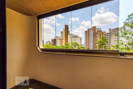Apartamento à venda com 380m², 4 quartos e 4 vagas Apartamento à venda com 380m², 4 quartos e 4 vagasVaranda Quarto 1