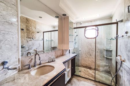 Apartamento à venda com 380m², 4 quartos e 4 vagas Apartamento à venda com 380m², 4 quartos e 4 vagasBanheiro dos Quartos