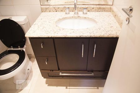 Apartamento para alugar com 50m², 1 quarto e 1 vagaDetalhe do banheiro