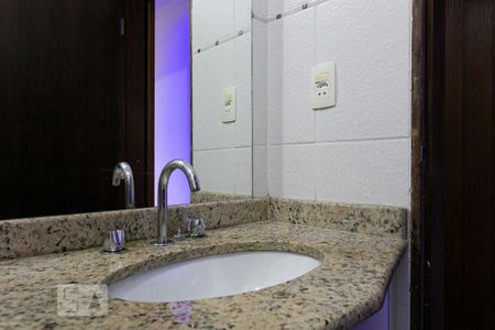 Casa à venda com 200m², 3 quartos e 4 vagasBanheiro da Suíte 1