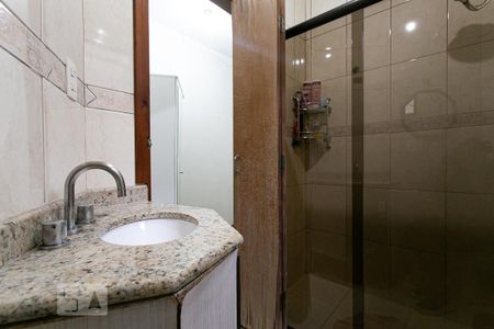 Casa à venda com 200m², 3 quartos e 4 vagasBanheiro da Suíte 2