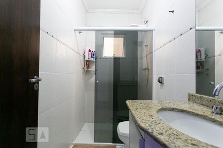 Casa à venda com 200m², 3 quartos e 4 vagasBanheiro da Suíte 1