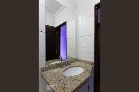 Casa à venda com 200m², 3 quartos e 4 vagasBanheiro da Suíte 1