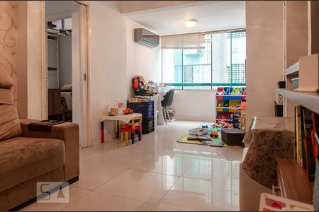 Sala de apartamento à venda com 2 quartos, 68m² em Teresópolis, Porto Alegre