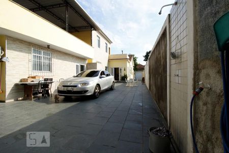 Casa à venda com 200m², 4 quartos e 5 vagasQuintal Traseiro e Garagem 
