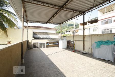 Casa à venda com 200m², 4 quartos e 5 vagasÁrea de Serviço e Terraço