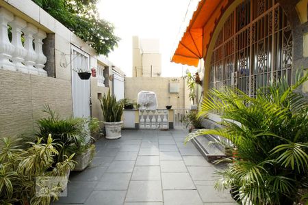 Casa à venda com 200m², 4 quartos e 5 vagasQuintal Frontal e Entrada