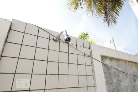 Casa à venda com 200m², 4 quartos e 5 vagasDetalhe do Quintal Traseiro e Garagem 