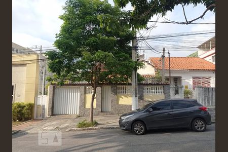 Casa à venda com 200m², 4 quartos e 5 vagasFachada