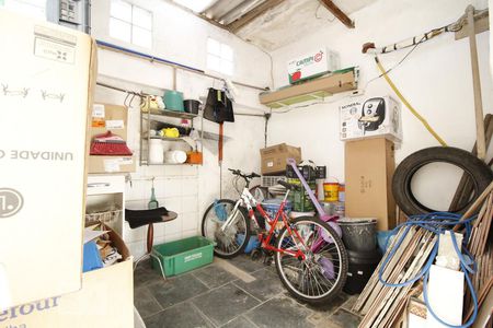 Casa à venda com 200m², 4 quartos e 5 vagasDepósito