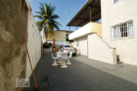 Casa à venda com 200m², 4 quartos e 5 vagasQuintal Traseiro e Garagem 