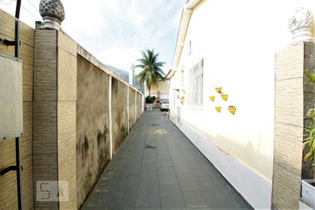 Casa à venda com 200m², 4 quartos e 5 vagasCorredor lateral