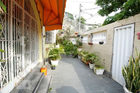 Casa à venda com 200m², 4 quartos e 5 vagasQuintal Frontal e Entrada