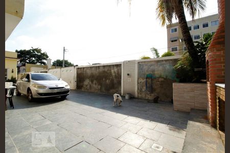 Casa à venda com 200m², 4 quartos e 5 vagasQuintal Traseiro e Garagem 