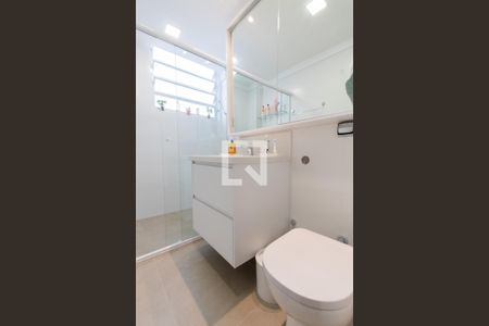 Apartamento à venda com 87m², 2 quartos e 1 vaga Apartamento à venda com 87m², 2 quartos e 1 vagaBanheiro da suíte
