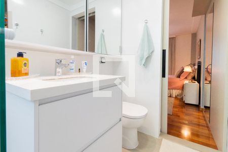 Apartamento à venda com 87m², 2 quartos e 1 vaga Apartamento à venda com 87m², 2 quartos e 1 vagaBanheiro da suíte