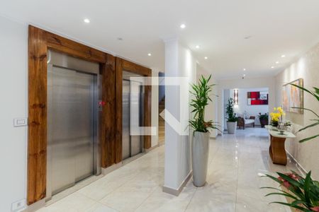 Apartamento à venda com 87m², 2 quartos e 1 vaga Apartamento à venda com 87m², 2 quartos e 1 vagaHall