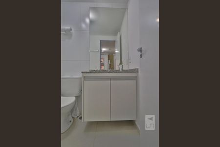 Banheiro de kitnet/studio à venda com 1 quarto, 26m² em Pinheiros, São Paulo