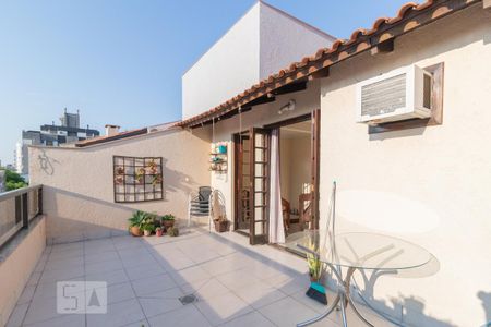 Casa de condomínio à venda com 174m², 3 quartos e 2 vagasTerraço