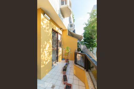 Casa de condomínio à venda com 174m², 3 quartos e 2 vagasVaranda