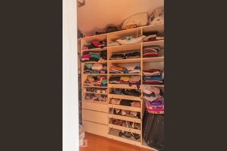 Casa de condomínio à venda com 174m², 3 quartos e 2 vagasCloset