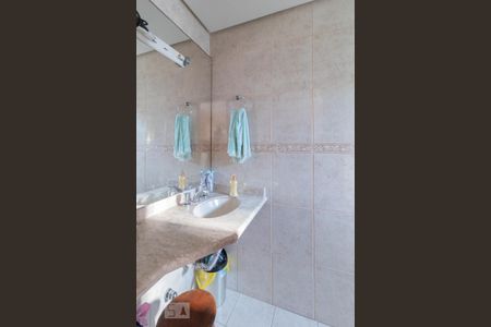 Casa de condomínio à venda com 174m², 3 quartos e 2 vagasBanheiro 1