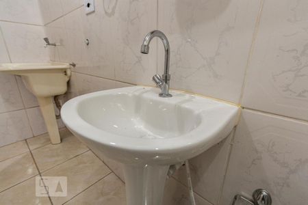 Banheiro de apartamento para alugar com 1 quarto, 30m² em Jardim Maria Rosa, Taboão da Serra