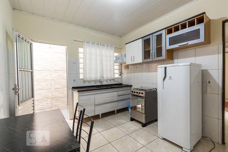Cozinha de apartamento para alugar com 1 quarto, 30m² em Jardim Maria Rosa, Taboão da Serra