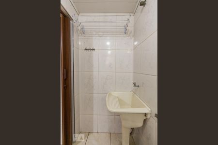 Banheiro de apartamento para alugar com 1 quarto, 30m² em Jardim Maria Rosa, Taboão da Serra
