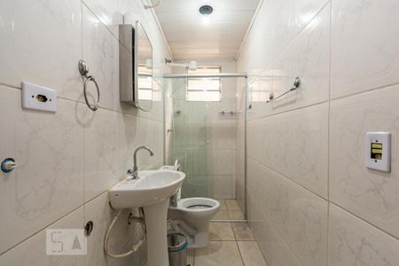 Banheiro de apartamento para alugar com 1 quarto, 30m² em Jardim Maria Rosa, Taboão da Serra