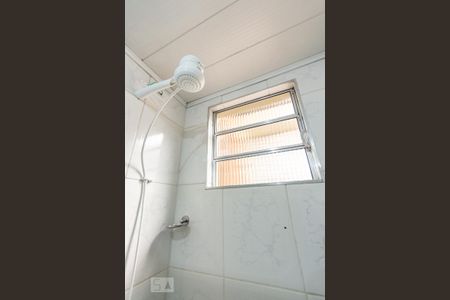 Banheiro de apartamento para alugar com 1 quarto, 30m² em Jardim Maria Rosa, Taboão da Serra